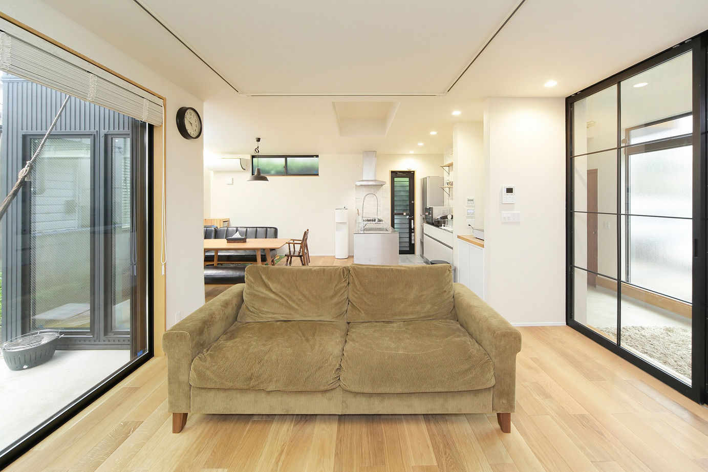 エステート白馬 【2000万円台|30坪台】吹き抜けの土間玄関が開放的。ガルバリウムと木を組み合わせたスタイリッシュな家の建築実例画像5