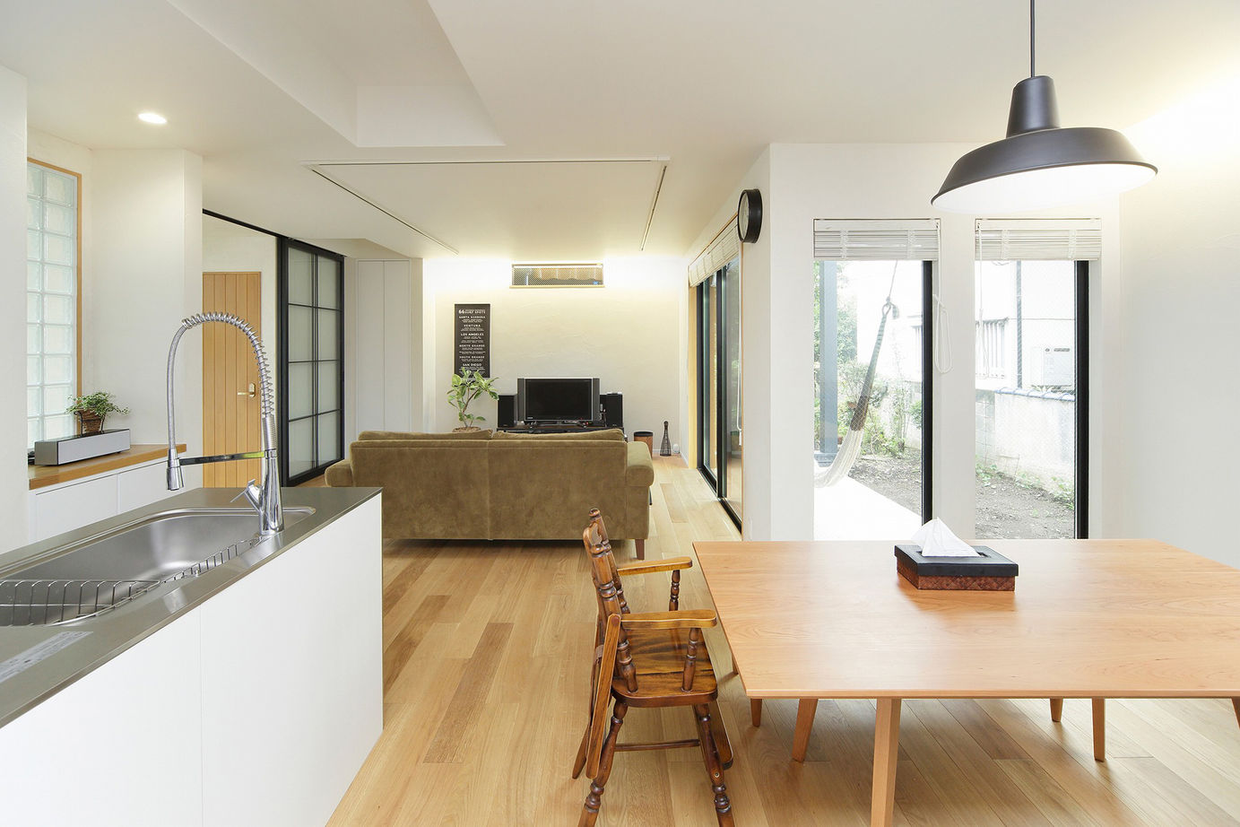 エステート白馬 【2000万円台|30坪台】吹き抜けの土間玄関が開放的。ガルバリウムと木を組み合わせたスタイリッシュな家の建築実例画像8