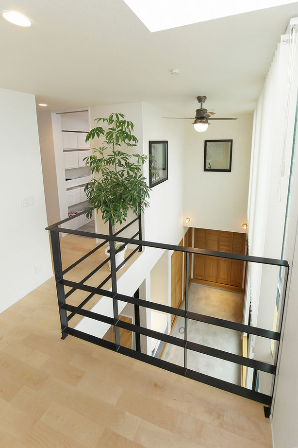 エステート白馬 【2000万円台|30坪台】吹き抜けの土間玄関が開放的。ガルバリウムと木を組み合わせたスタイリッシュな家の建築実例画像9