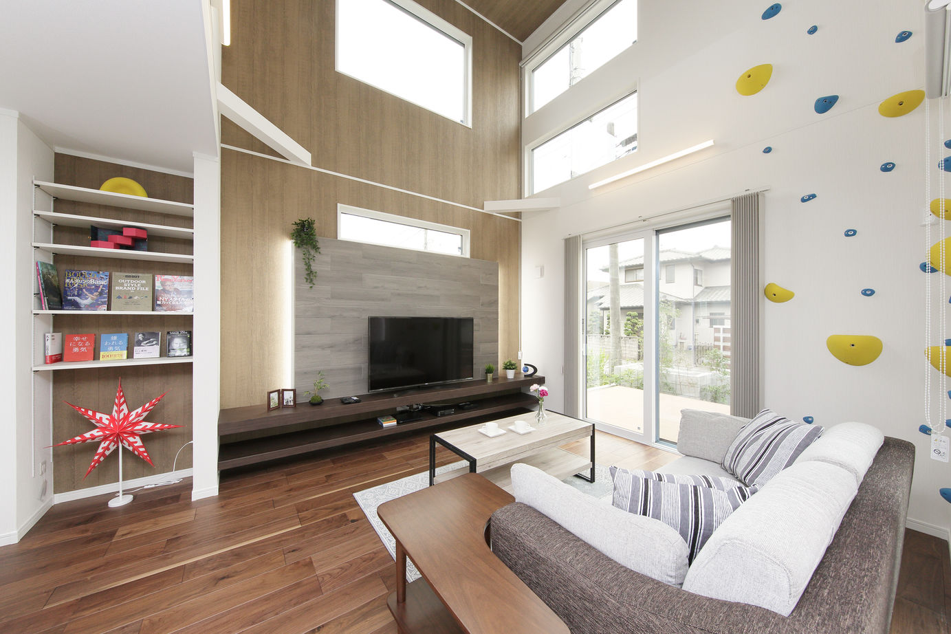 エステート白馬 【2000万円台|30坪台】吹き抜け＋高窓で光を取り込み、開放的。遊び心いっぱいの人が集まるにぎわいの家の建築実例画像4