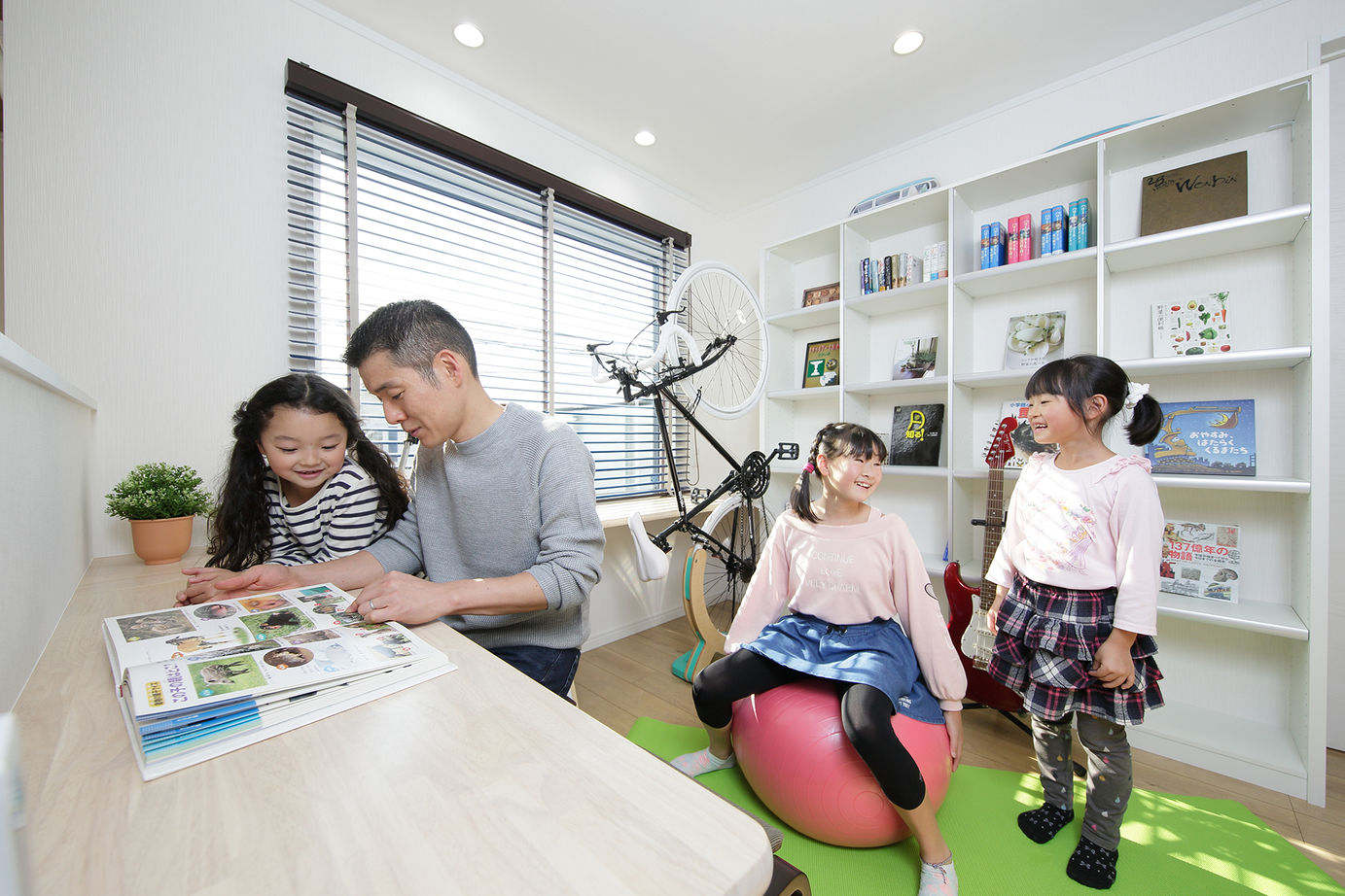 エステート白馬 【2000万円台|30坪台】吹き抜け＋高窓で光を取り込み、開放的。遊び心いっぱいの人が集まるにぎわいの家の建築実例画像5