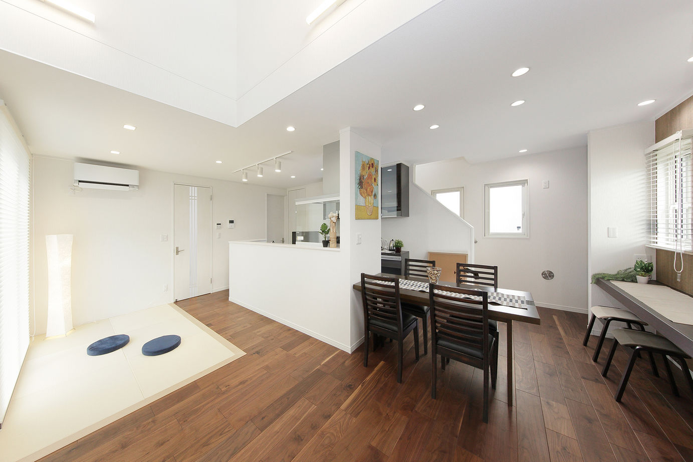 エステート白馬 【2000万円台|30坪台】吹き抜け＋高窓で光を取り込み、開放的。遊び心いっぱいの人が集まるにぎわいの家の建築実例画像6