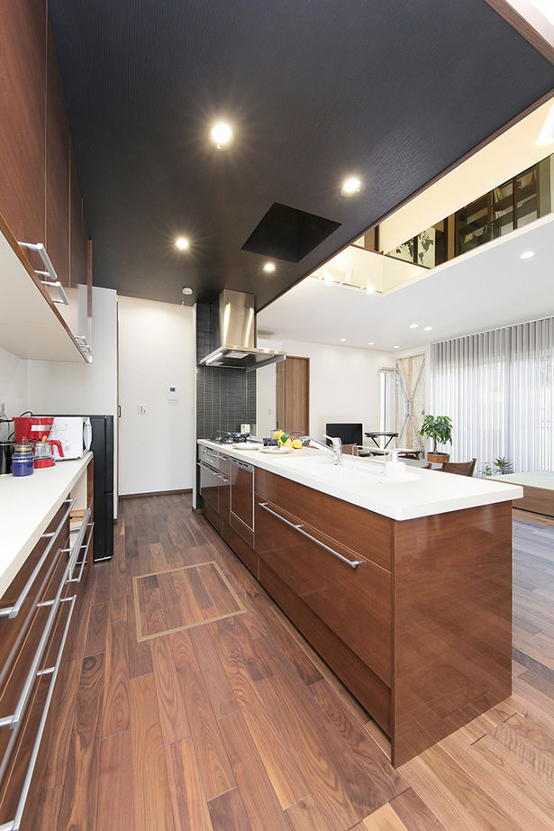 エステート白馬 【2000万円台|30坪台】吹き抜けを通して家族が繋がる。開放感いっぱいの空間で子育てを楽しむ住まいの建築実例画像5