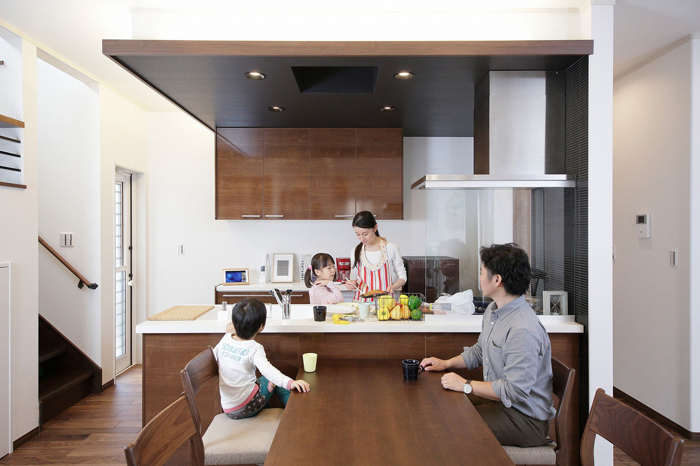 エステート白馬 【2000万円台|30坪台】吹き抜けを通して家族が繋がる。開放感いっぱいの空間で子育てを楽しむ住まいの建築実例画像6