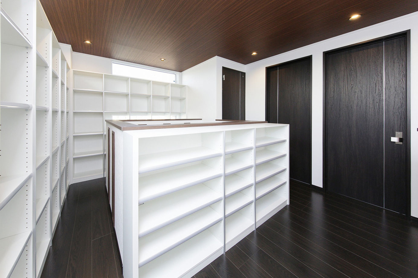 エステート白馬 【1000万円台|30坪台|インナーバルコニー】2つの吹き抜けを設け、開放感を思い切り楽しむシンプルな住まいの建築実例画像6