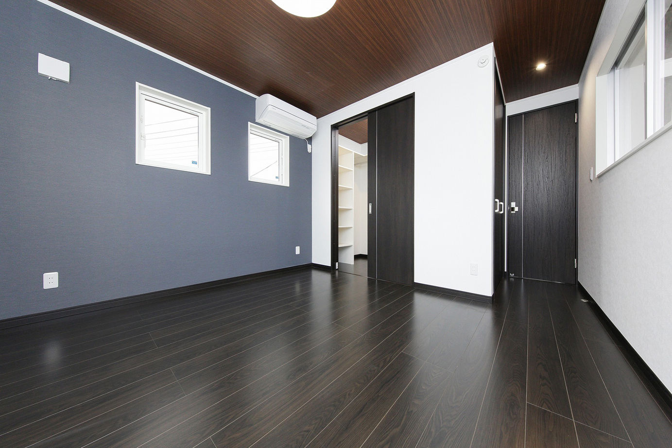 エステート白馬 【1000万円台|30坪台|インナーバルコニー】2つの吹き抜けを設け、開放感を思い切り楽しむシンプルな住まいの建築実例画像9