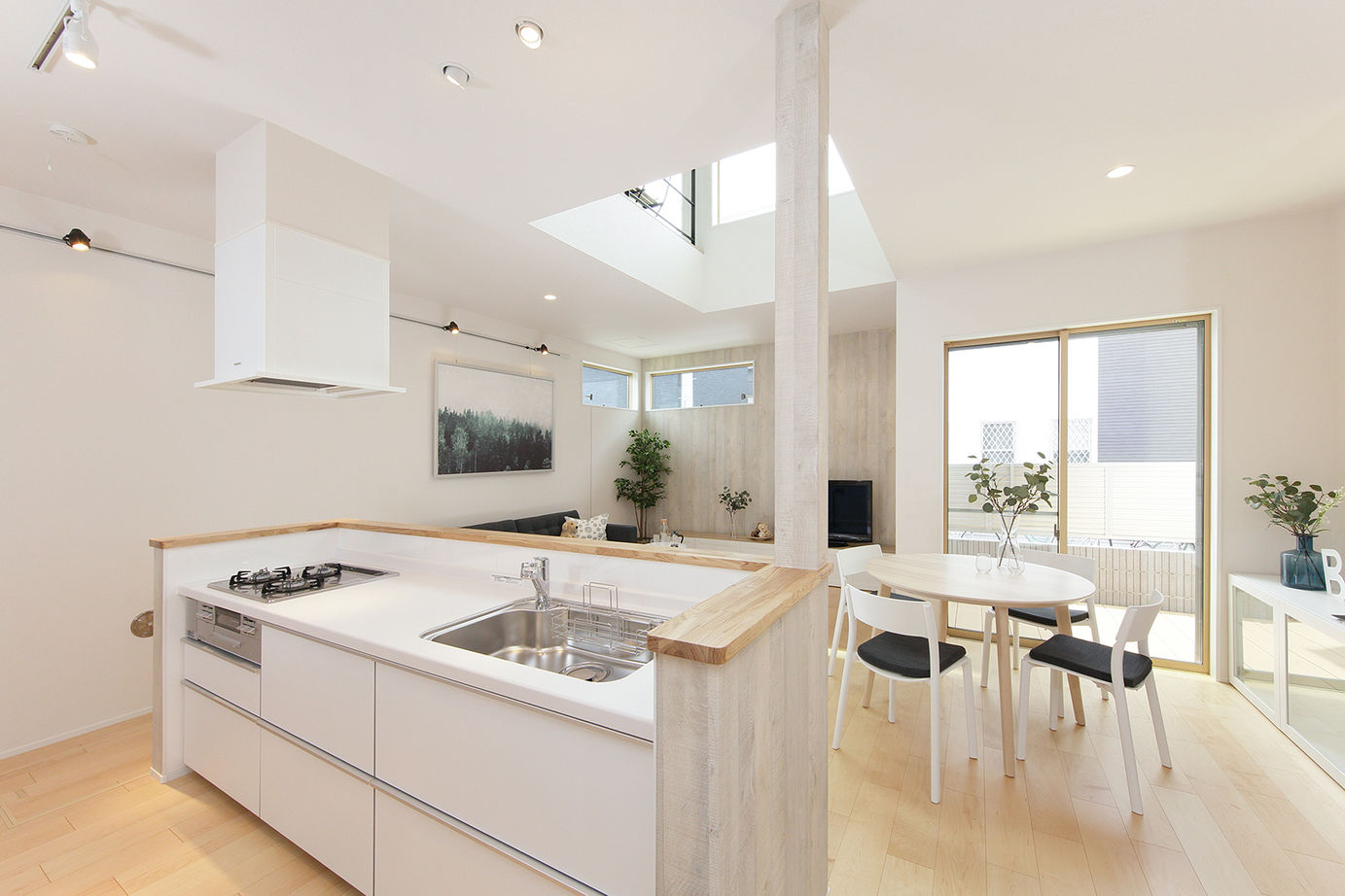 エステート白馬 【1000万円台|20坪台|吹き抜け】高気密･高断熱で毎日快適。セカンドリビングで趣味を楽しみ自由に過ごす家の建築実例画像3