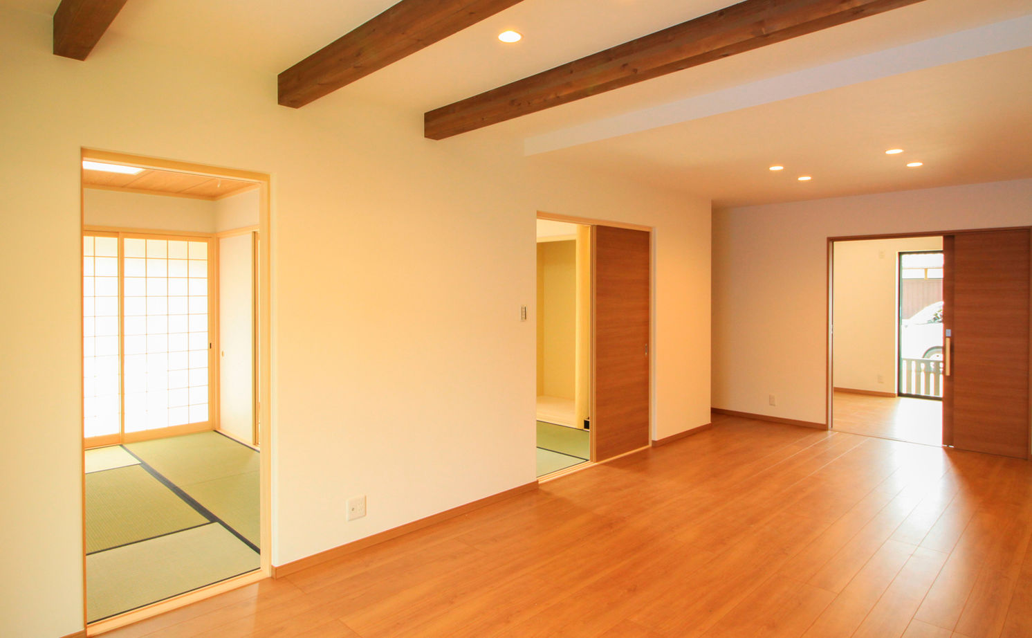 Suumo 滋賀 平屋 00万円台 バスルームや部屋間に段差をなくしバリアフリーに リビングで家族が交わる家 天然木の家 Hodaka 一級建築士事務所 の建築実例詳細 注文住宅