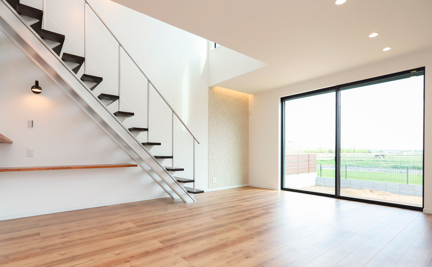 天然木の家　HODAKA 一級建築士事務所 【京都/スケルトン階段/造作洗面】ガルバリウム張り、デコボコしたフォルム。個性的な外観でおしゃれを追求の建築実例画像5