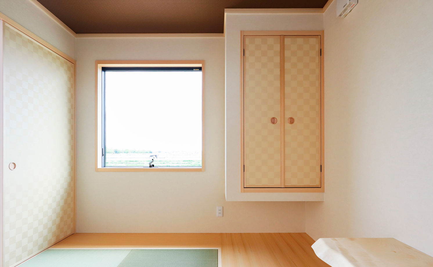 天然木の家　HODAKA 一級建築士事務所 【京都/スケルトン階段/造作洗面】ガルバリウム張り、デコボコしたフォルム。個性的な外観でおしゃれを追求の建築実例画像6