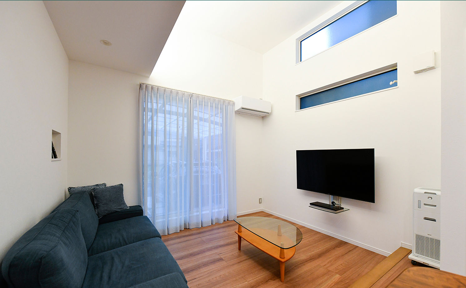 天然木の家　HODAKA 一級建築士事務所 【京都/ガルバリウム/家事スペース】スキップフロアやロフト、タイルと天然木、大人の玉手箱のような家の建築実例画像2