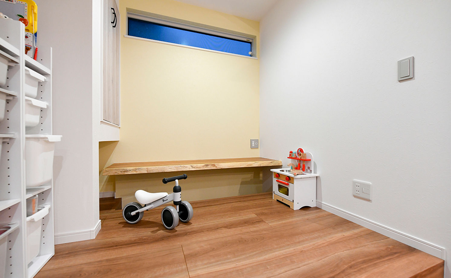 天然木の家　HODAKA 一級建築士事務所 【京都/ガルバリウム/家事スペース】スキップフロアやロフト、タイルと天然木、大人の玉手箱のような家の建築実例画像4