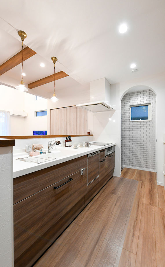 天然木の家　HODAKA 一級建築士事務所 【京都/ガルバリウム/家事スペース】スキップフロアやロフト、タイルと天然木、大人の玉手箱のような家の建築実例画像7