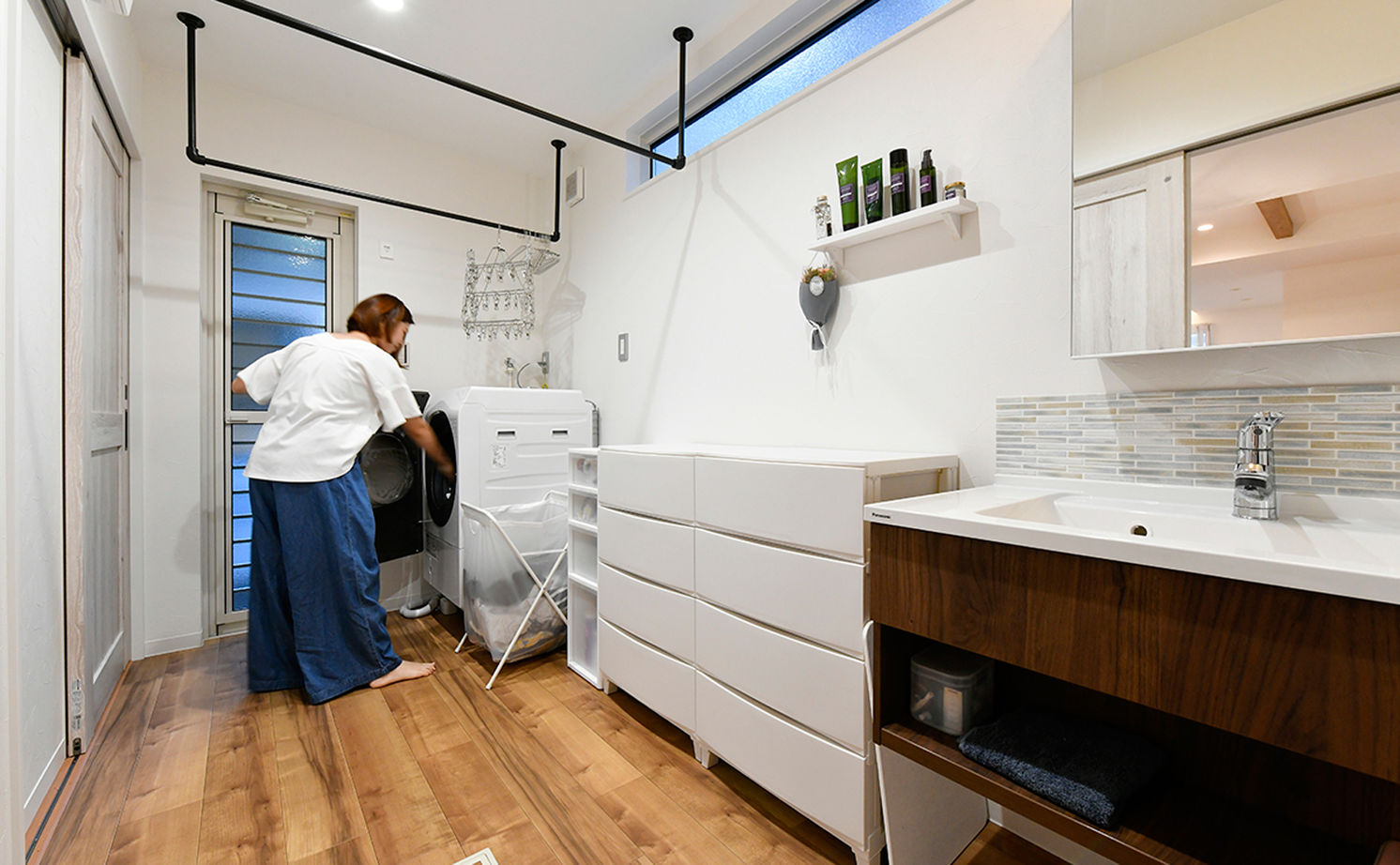 天然木の家　HODAKA 一級建築士事務所 【京都/ガルバリウム/家事スペース】スキップフロアやロフト、タイルと天然木、大人の玉手箱のような家の建築実例画像9