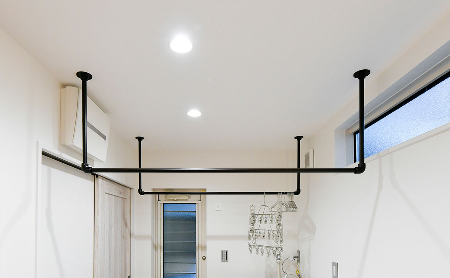 天然木の家　HODAKA 一級建築士事務所 【京都/ガルバリウム/家事スペース】スキップフロアやロフト、タイルと天然木、大人の玉手箱のような家の建築実例画像10