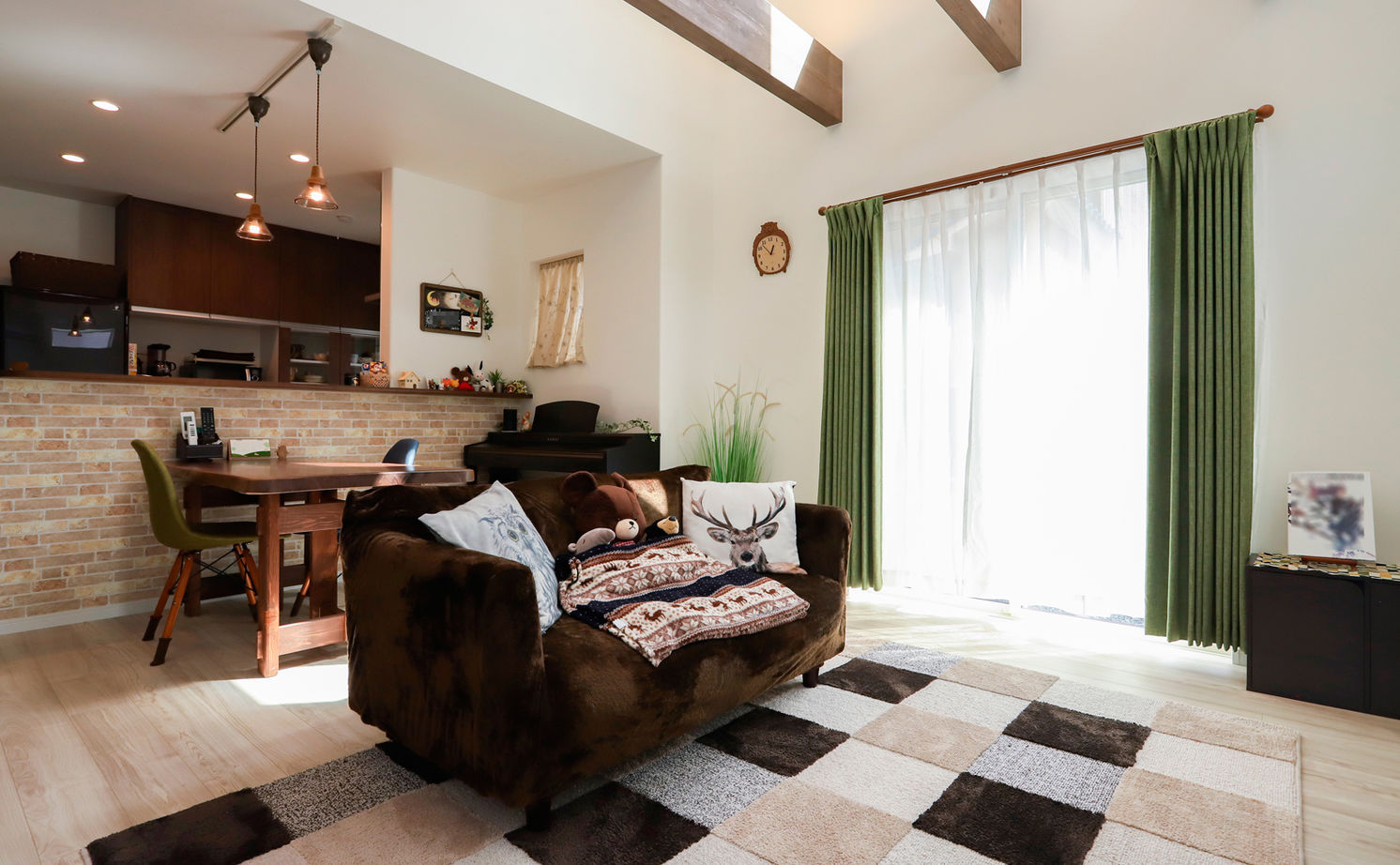 天然木の家　HODAKA 一級建築士事務所 【京都/吹抜け/化粧梁】スーモカウンターで紹介され、耐震性や天然木、紹介された土地が気に入りほぼ即決の建築実例画像10