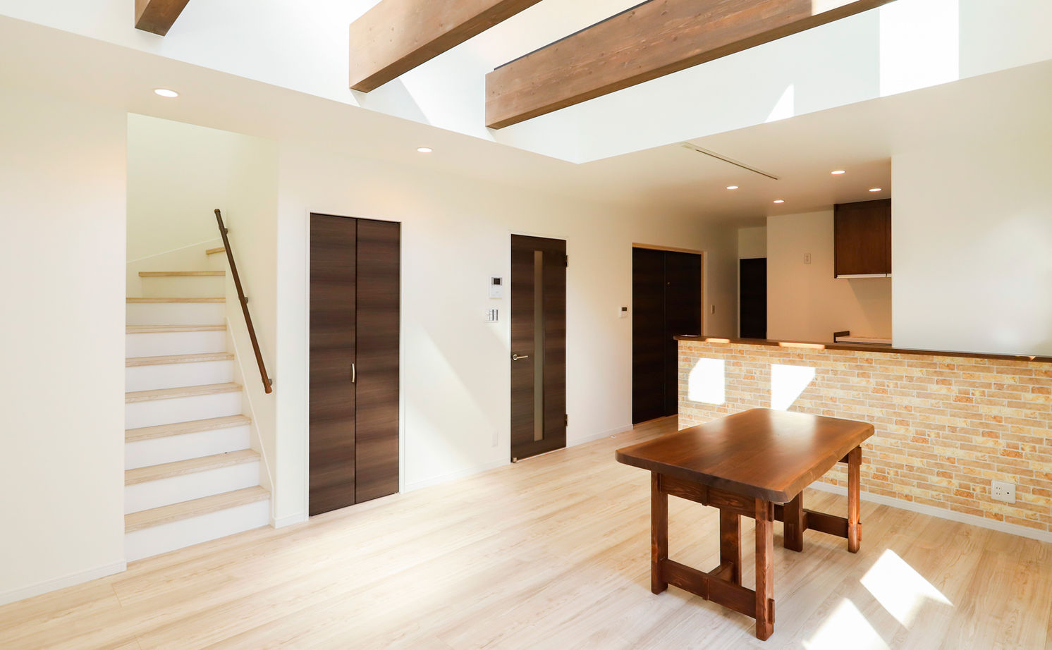 天然木の家　HODAKA 一級建築士事務所 【京都/吹抜け/化粧梁】スーモカウンターで紹介され、耐震性や天然木、紹介された土地が気に入りほぼ即決の建築実例画像13