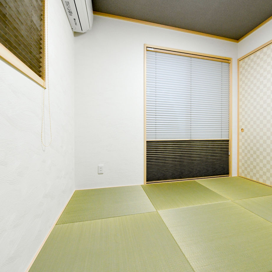 天然木の家　HODAKA 一級建築士事務所 【狭小敷地20坪/3階建て】2階リビングや調湿機能の壁などこだわり満載。天然木の天井が自慢の家の建築実例画像9