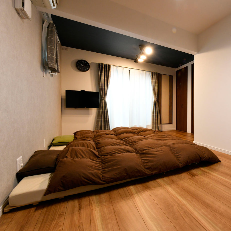 天然木の家　HODAKA 一級建築士事務所 【狭小敷地20坪/3階建て】2階リビングや調湿機能の壁などこだわり満載。天然木の天井が自慢の家の建築実例画像10