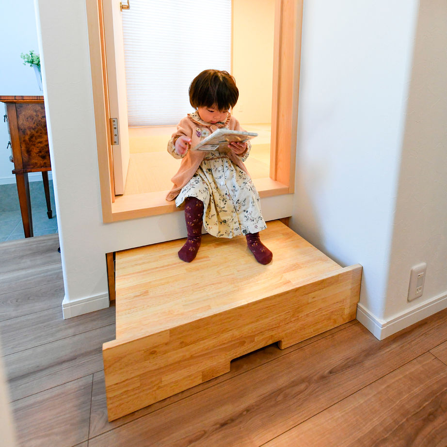 天然木の家　HODAKA 一級建築士事務所 洋風家具やアンティーク調インテリアに調和する天然木を使ったフレンチハウス。土地から紹介/30代の建築実例画像6