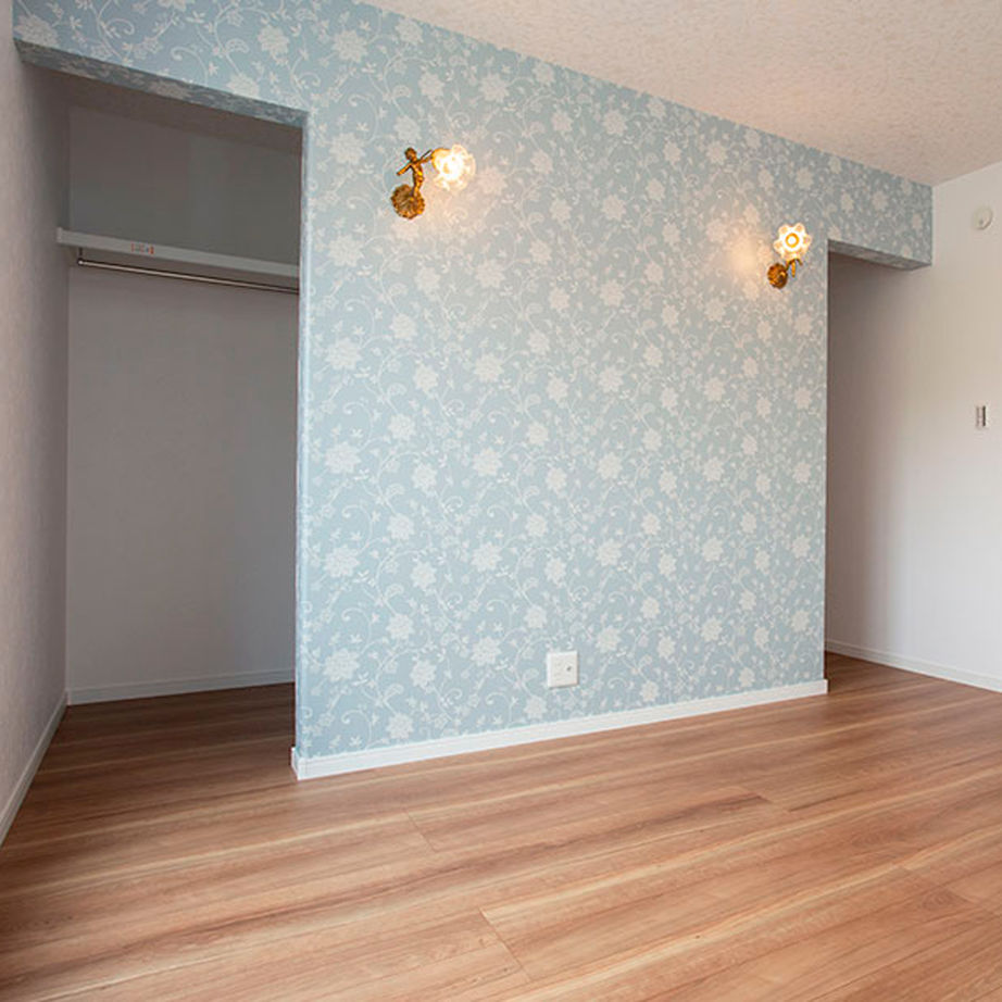 天然木の家　HODAKA 一級建築士事務所 洋風家具やアンティーク調インテリアに調和する天然木を使ったフレンチハウス。土地から紹介/30代の建築実例画像9