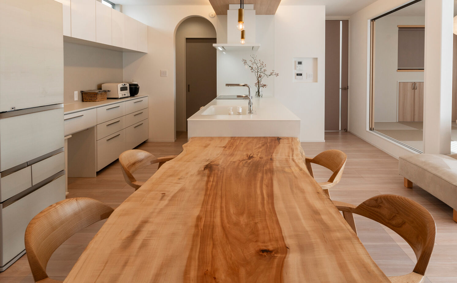 天然木の家　HODAKA 一級建築士事務所 【京都市/天然木/3000万円台】機能充実のキッチン、ランドリー室。家事ラク動線で子育ても安心・快適の建築実例画像3