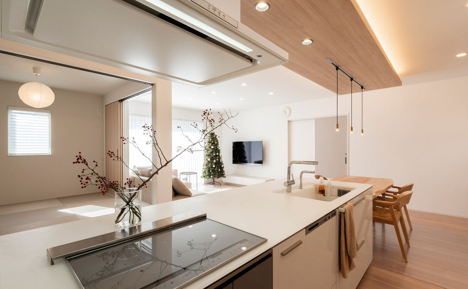 天然木の家　HODAKA 一級建築士事務所 【京都市/天然木/3000万円台】機能充実のキッチン、ランドリー室。家事ラク動線で子育ても安心・快適の建築実例画像4