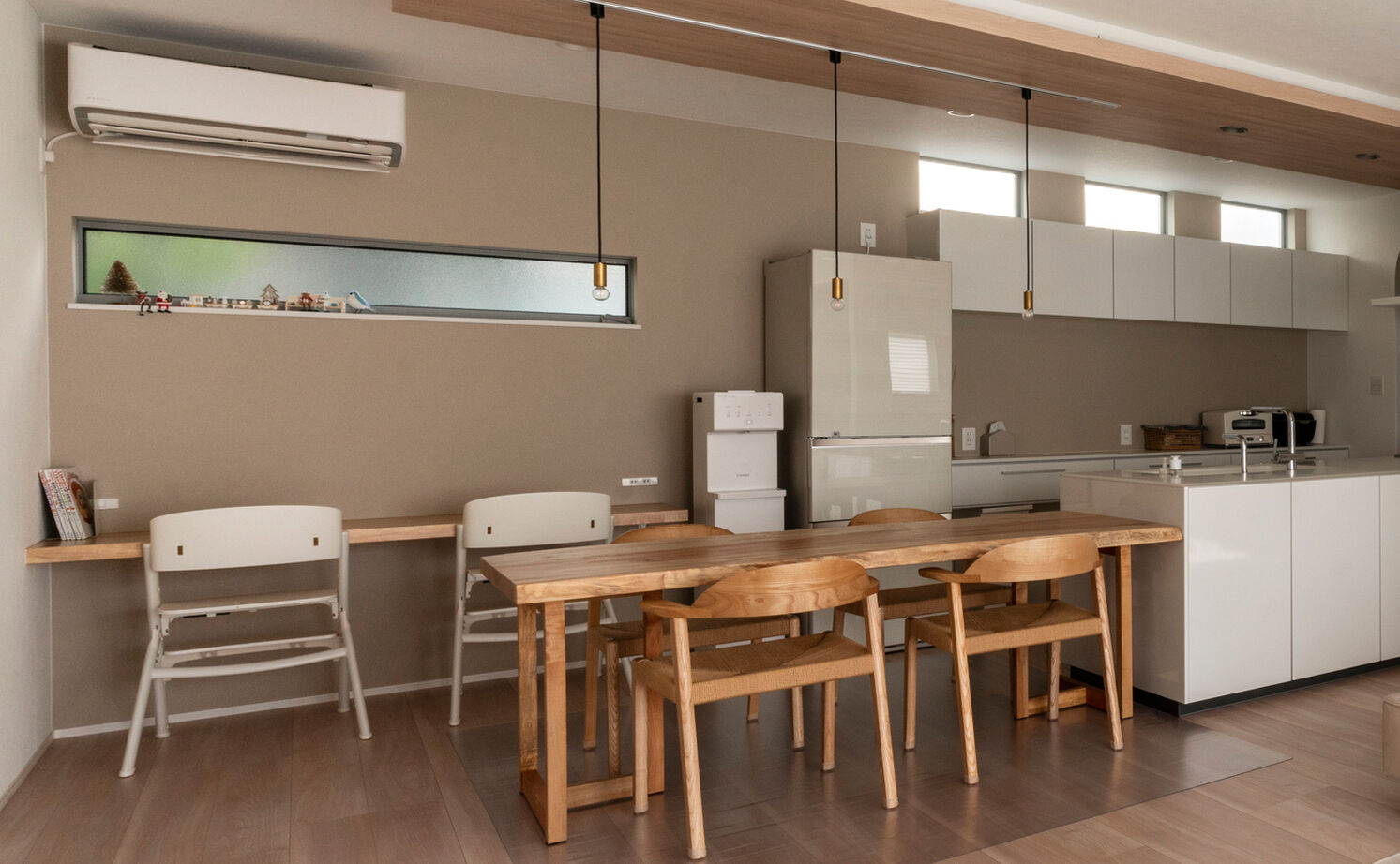 天然木の家　HODAKA 一級建築士事務所 【京都市/天然木/3000万円台】機能充実のキッチン、ランドリー室。家事ラク動線で子育ても安心・快適の建築実例画像9