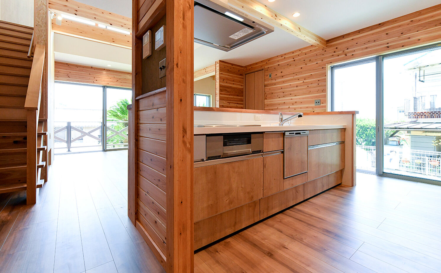 天然木の家　HODAKA 一級建築士事務所 【木の家/吹抜け/飾り柱/京都】好きなログハウスに学んだ木の香りのする家。施主と大工の熱意が結集した家の建築実例画像9