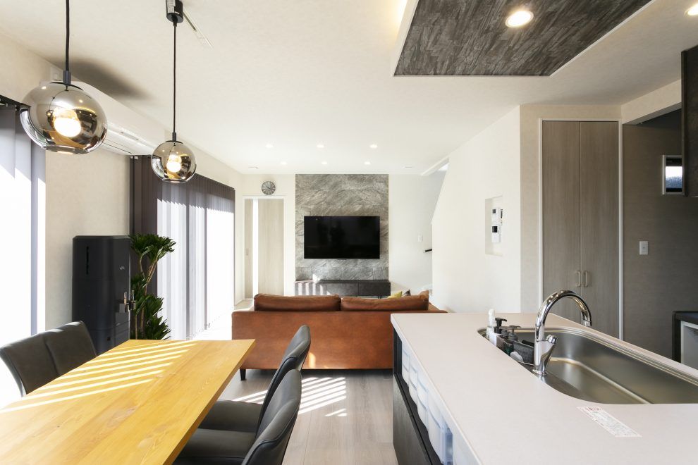 NEOデザインホーム 【バイクガレージ/収納充実】シンプルな中に個性が光る、バイクガレージのある家の建築実例画像4