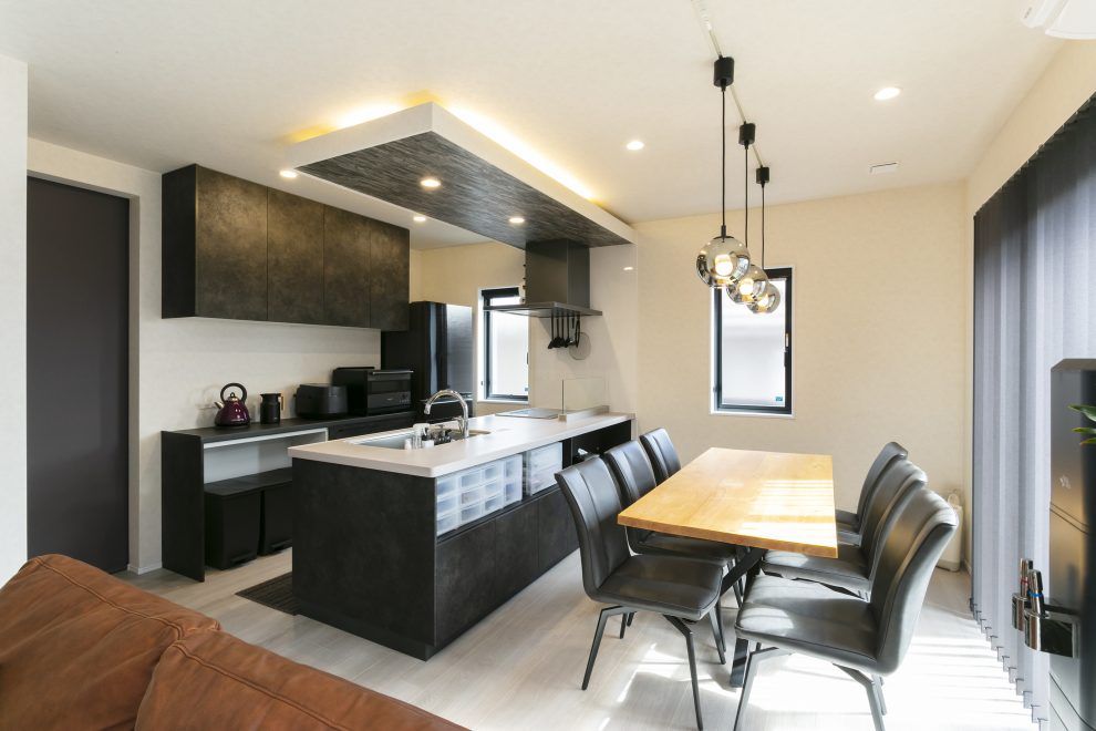 NEOデザインホーム 【バイクガレージ/収納充実】シンプルな中に個性が光る、バイクガレージのある家の建築実例画像5