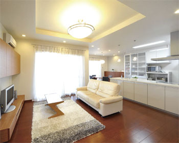 岡本住建 広々空間を生かした明るい家テクノストラクチャーで実現の建築実例画像1