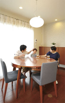 岡本住建 広々空間を生かした明るい家テクノストラクチャーで実現の建築実例画像2