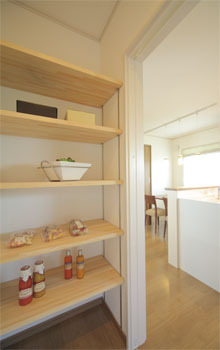 岡本住建 【2000万円台/40坪/耐震住宅工法テクノストラクチャー】太陽光で家計にやさしく採光、通風、収納たっぷりの建築実例画像2