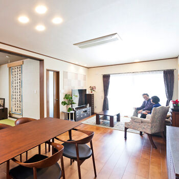 岡本住建 【2000万円/平屋/バリアフリー/30坪台/2LDK/間取り図】高性能でミニマルな平屋。安心が同居した終の棲家の建築実例画像2