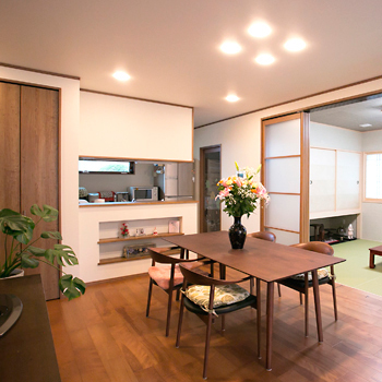 岡本住建 【2000万円/平屋/バリアフリー/30坪台/2LDK/間取り図】高性能でミニマルな平屋。安心が同居した終の棲家の建築実例画像3