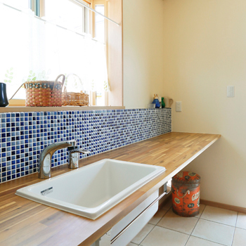 岡本住建 【2000万円台/50坪台/間取り図】無垢材、タイル、薪ストーブ…自然素材を生かし、耐震面でも安心な家の建築実例画像6