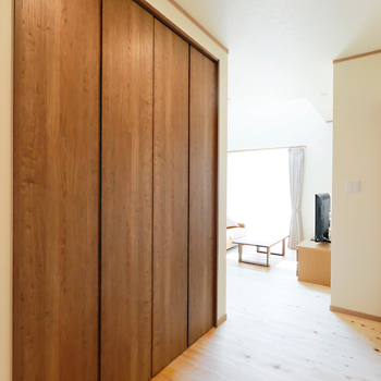 岡本住建 【2000万円台/50坪台/間取り図】無垢材、タイル、薪ストーブ…自然素材を生かし、耐震面でも安心な家の建築実例画像7