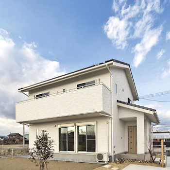 岡本住建 【2000万円台/30坪台/4LDK/間取り図】大収納に大満足！家計にやさしい太陽光発電＋オール電化の住まいの建築実例画像2