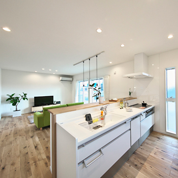 岡本住建 【2000万円台/30坪台/4LDK/間取り図】大収納に大満足！家計にやさしい太陽光発電＋オール電化の住まいの建築実例画像4