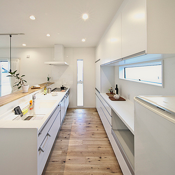 岡本住建 【2000万円台/30坪台/4LDK/間取り図】大収納に大満足！家計にやさしい太陽光発電＋オール電化の住まいの建築実例画像5