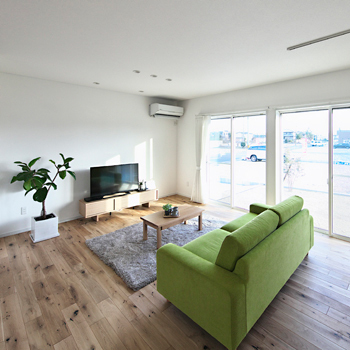 岡本住建 【2000万円台/30坪台/4LDK/間取り図】大収納に大満足！家計にやさしい太陽光発電＋オール電化の住まいの建築実例画像7