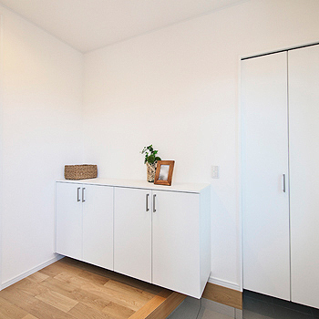 岡本住建 【2000万円台/30坪台/4LDK/間取り図】大収納に大満足！家計にやさしい太陽光発電＋オール電化の住まいの建築実例画像8