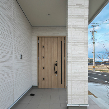 岡本住建 【2000万円台/30坪台/4LDK/間取り図】大収納に大満足！家計にやさしい太陽光発電＋オール電化の住まいの建築実例画像9