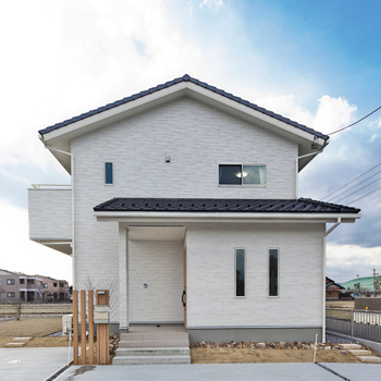 岡本住建 【2000万円台/30坪台/4LDK/間取り図】大収納に大満足！家計にやさしい太陽光発電＋オール電化の住まいの建築実例画像10