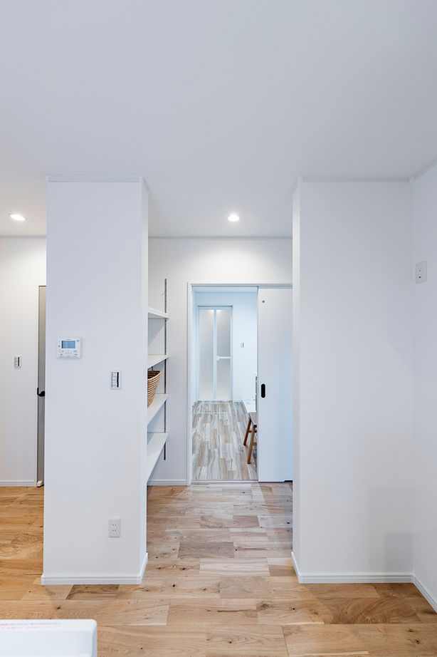 岡本住建 【2000万円台/3LDK/30坪台】子育て世代の家。土間＋大収納で子ども2人分の収納スペースを確保した間取りの建築実例画像7