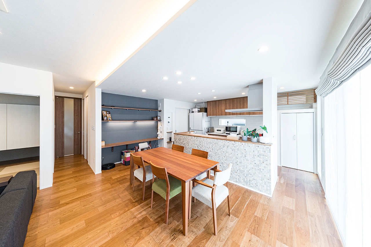 岡本住建 【3000万円台/ビルトインガレージ/薪ストーブ】テクノストラクチャー工法で叶えた26.9帖の大空間LDKの家の建築実例画像3