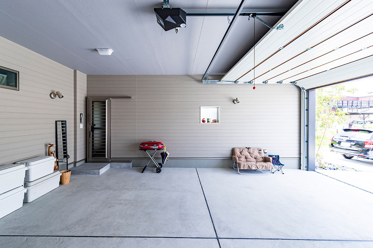 岡本住建 【3000万円台/ビルトインガレージ/薪ストーブ】テクノストラクチャー工法で叶えた26.9帖の大空間LDKの家の建築実例画像5