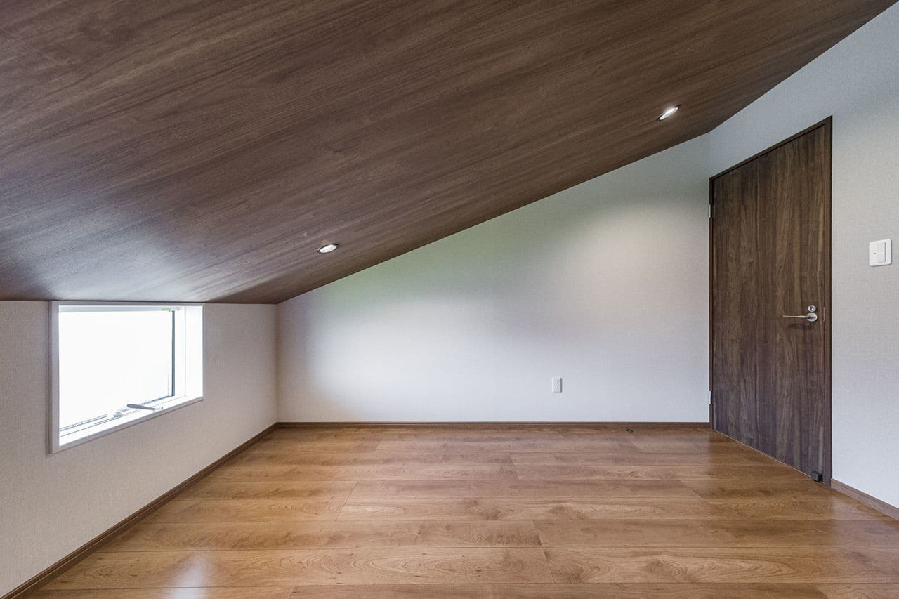 岡本住建 【3000万円台/ビルトインガレージ/薪ストーブ】テクノストラクチャー工法で叶えた26.9帖の大空間LDKの家の建築実例画像8