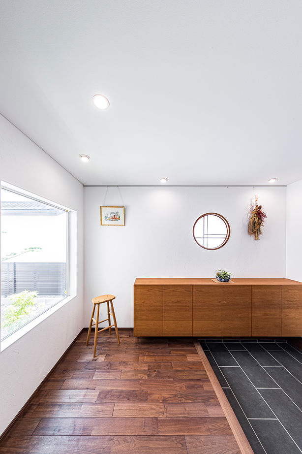 岡本住建 【4000万円～/50坪台/理想の間取り】広々LDKも心地よく、無垢材と漆喰にこだわった健やかな暮らしが叶う家の建築実例画像9